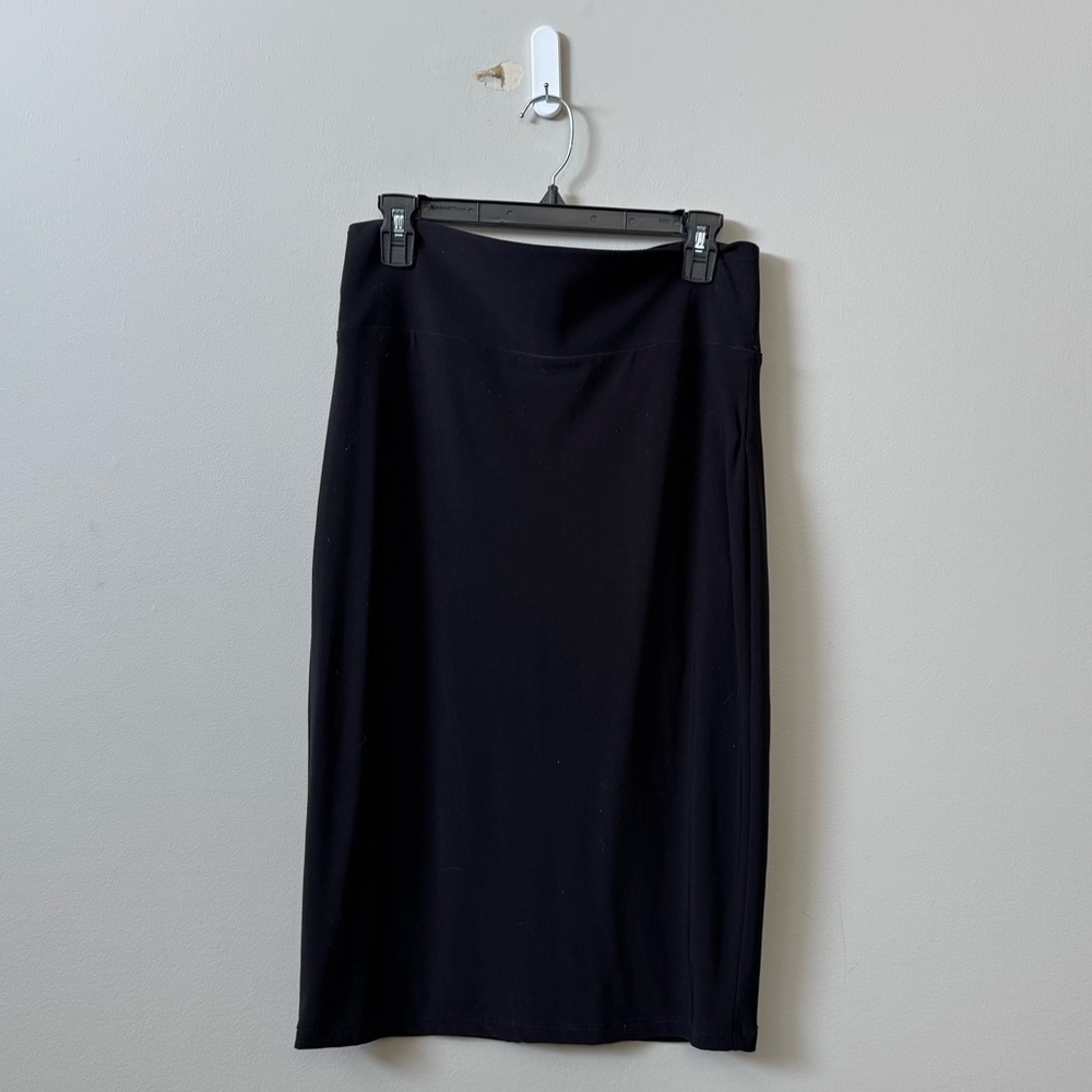 Frank Lyman designs black stretchy minimalist pencil skirt